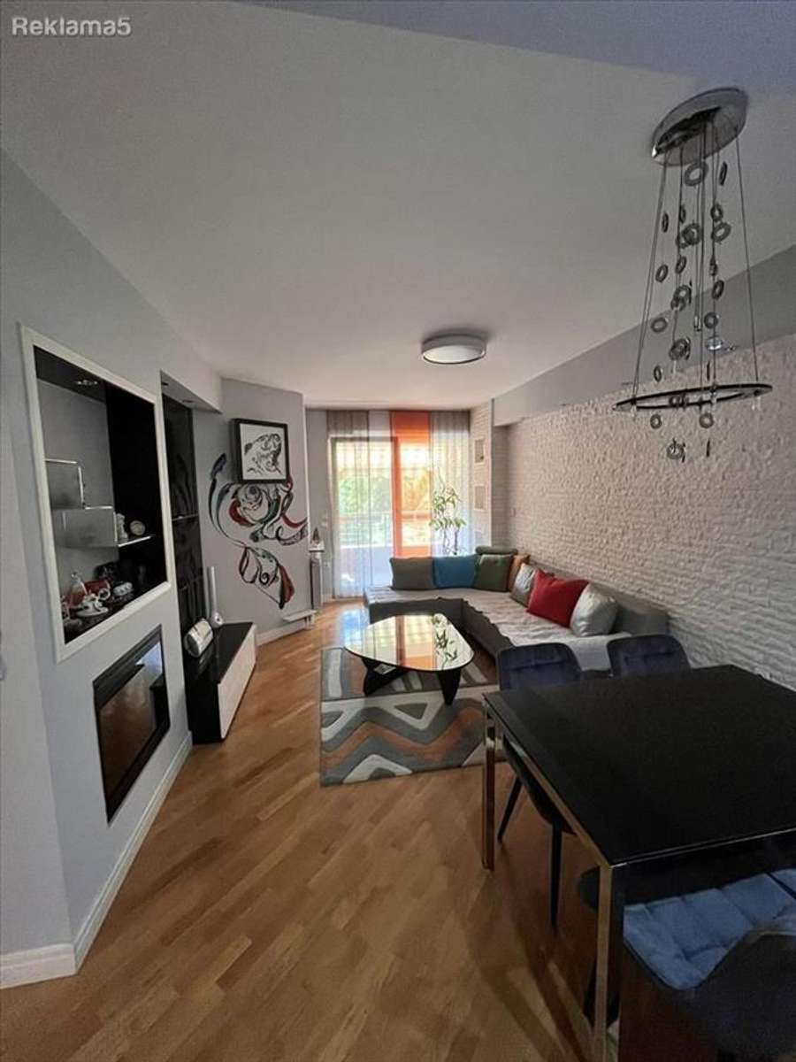 Apartament në Qendër - 1