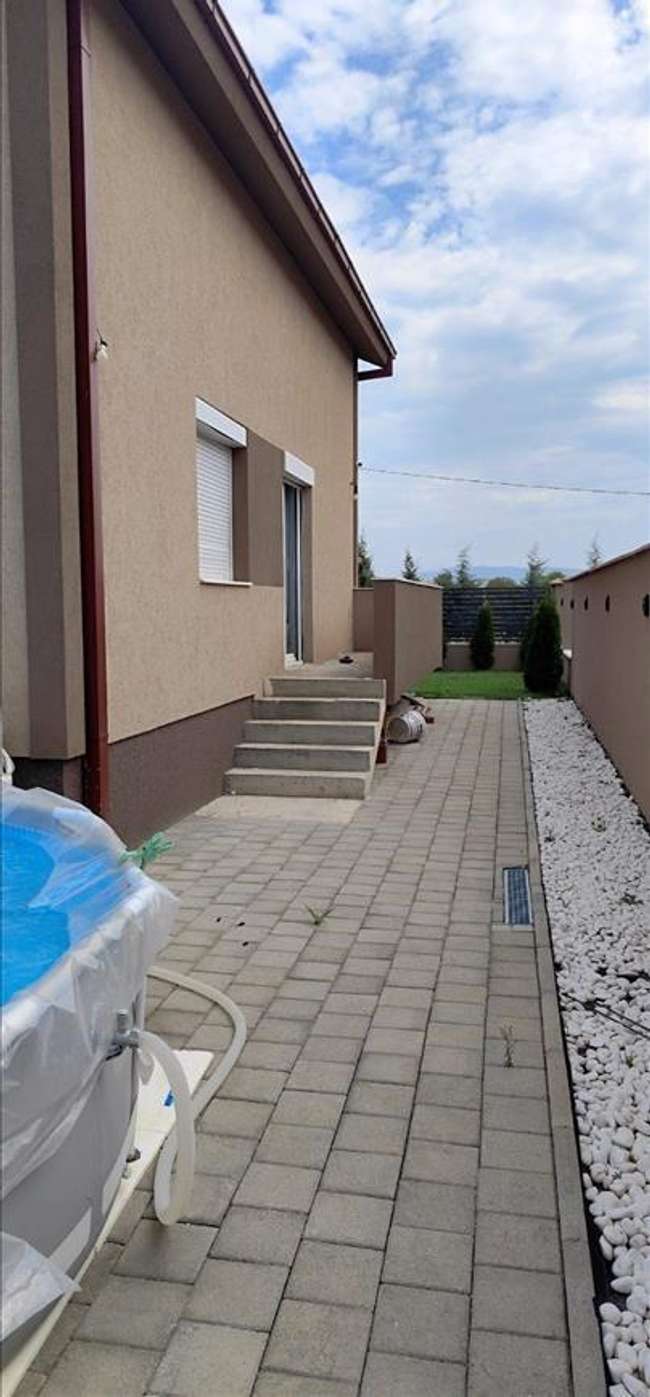 New house with landscaped yard in Jaka - 3