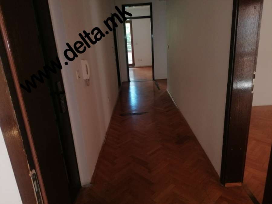 Empty four-room apartment for business purposes - 1