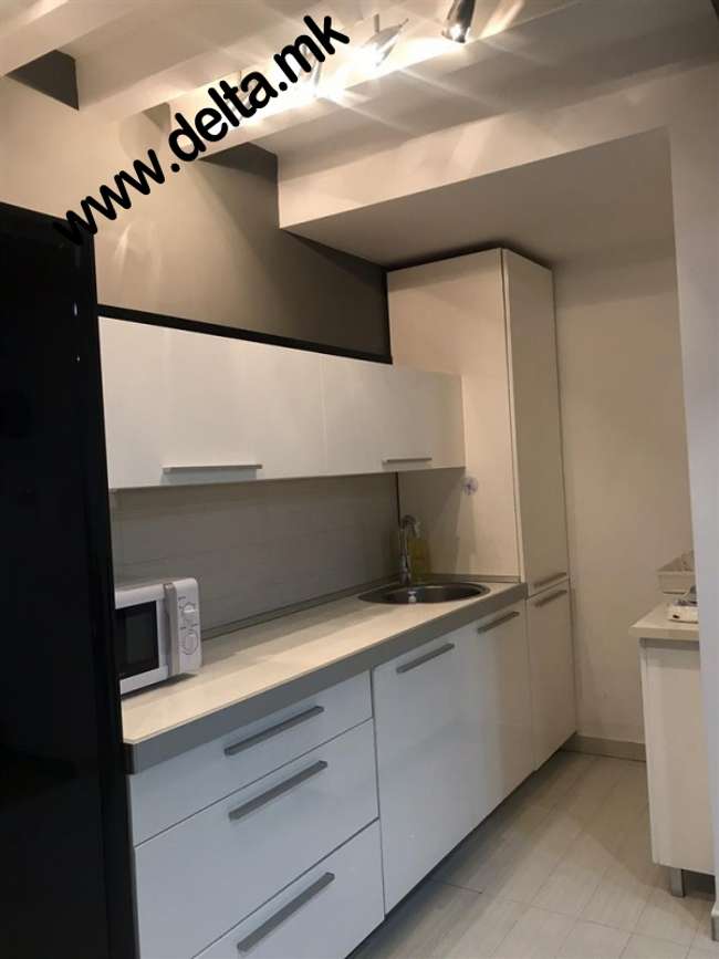 Apartament katër dhomësh i mobiluar në Qendër - 3