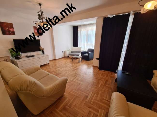 Apartament tre dhomash në qendër, i gjerë dhe luksoz - 2