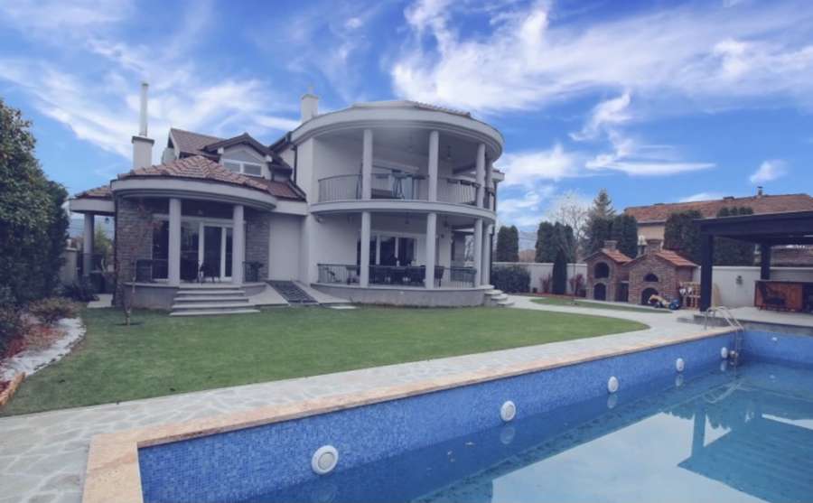 Luxury House with Pool in Bardovci - 1