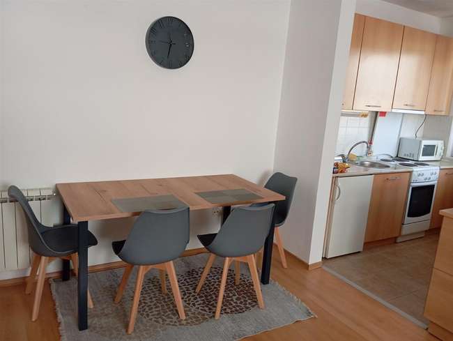 Apartament me dy dhoma gjumi për qira në Qendër - 2