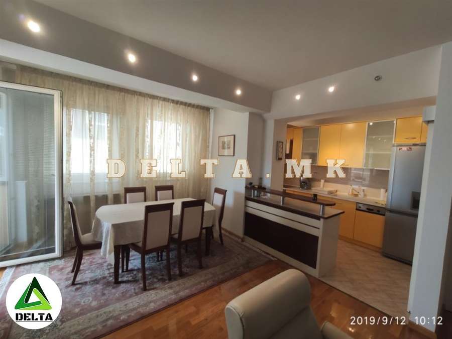 Jepet me qira apartament me tre dhoma gjumi në qendër, Debar Maalo - 1