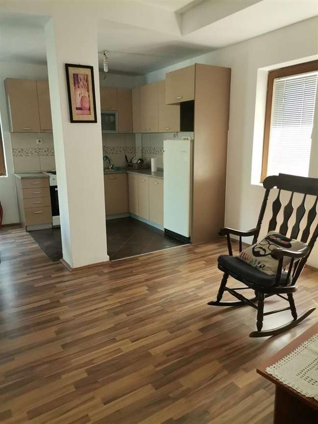 Jepet me qira apartament i ri, i mobiluar me tre dhoma në Qendër - 2