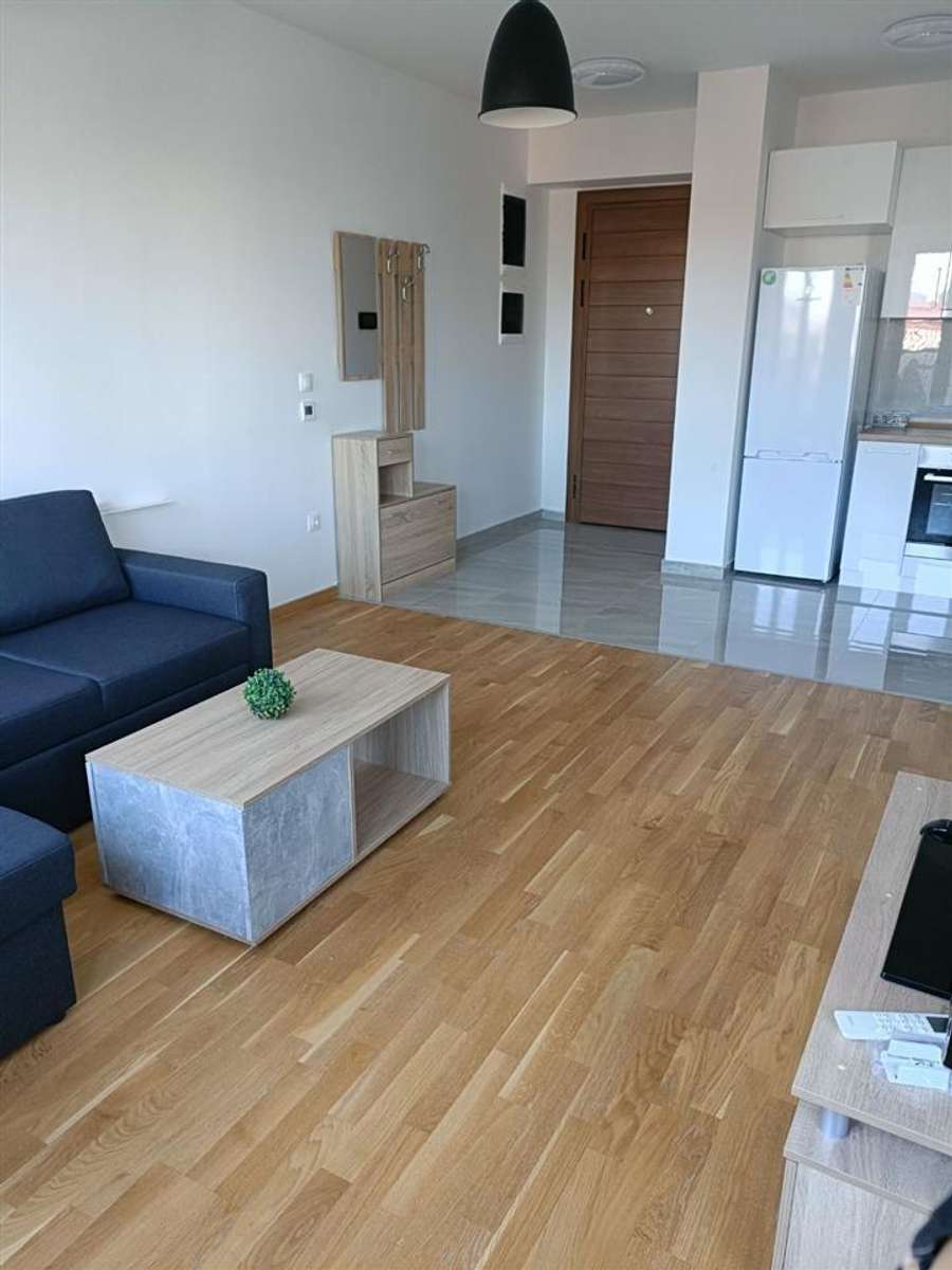 Apartament me tre dhoma gjumi për qira në Taftalidze 1, Bisi - 1