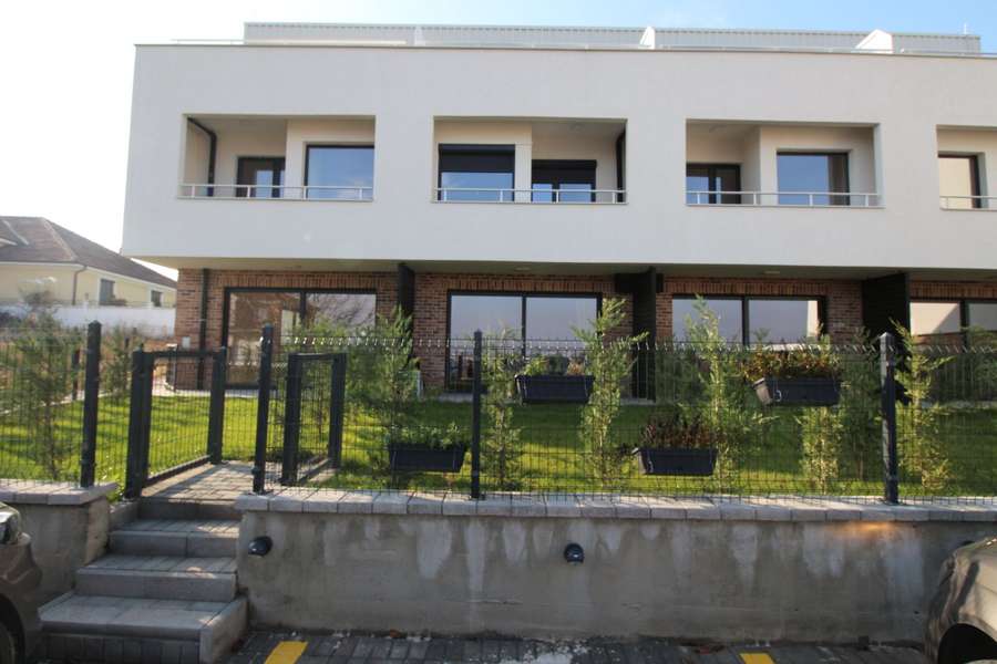 House in a gated community in Bardovci - 1