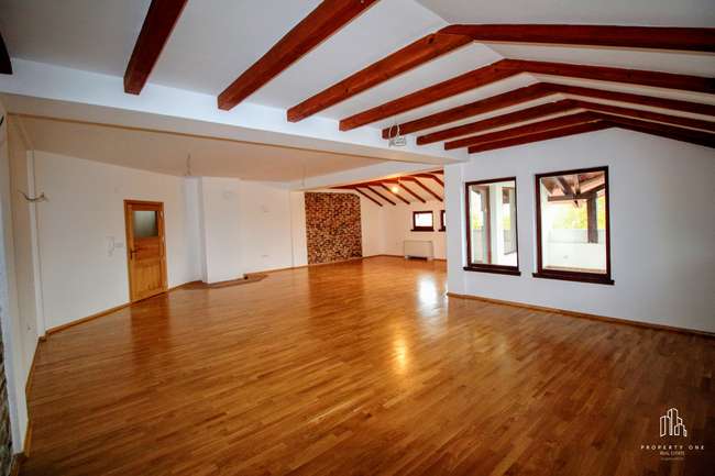 Shtëpi luksoze 720m2 me pishinë - 2