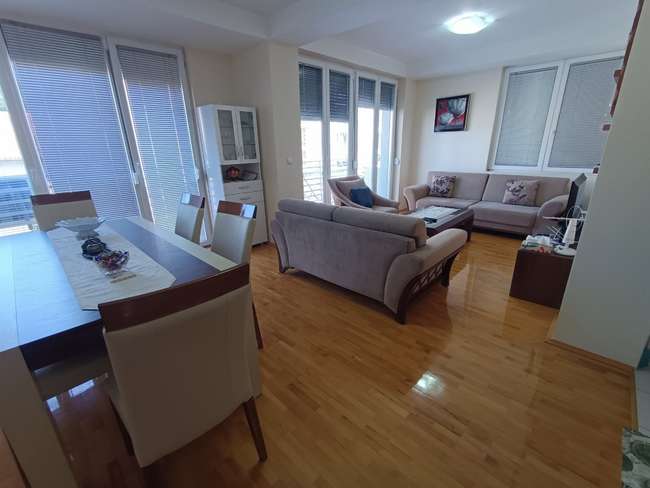 SE prodava ODLICEN stan 74m2 - CENTAR image