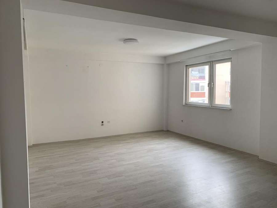Spacious 3-Bedroom Apartment in Tetovo - 1