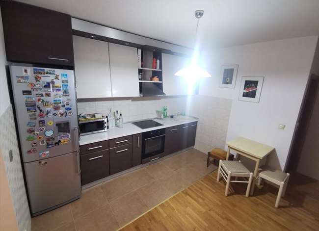 Shitet apartament me dy dhoma gjumi në Qendër pranë Malit të Zi - 2
