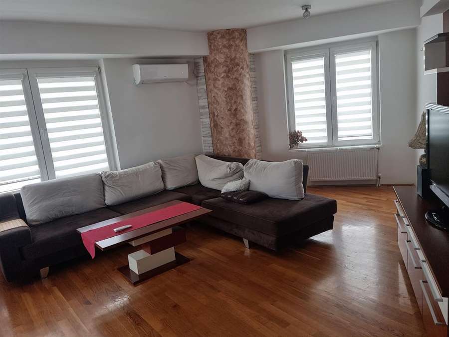 Apartament në Qendër - 1