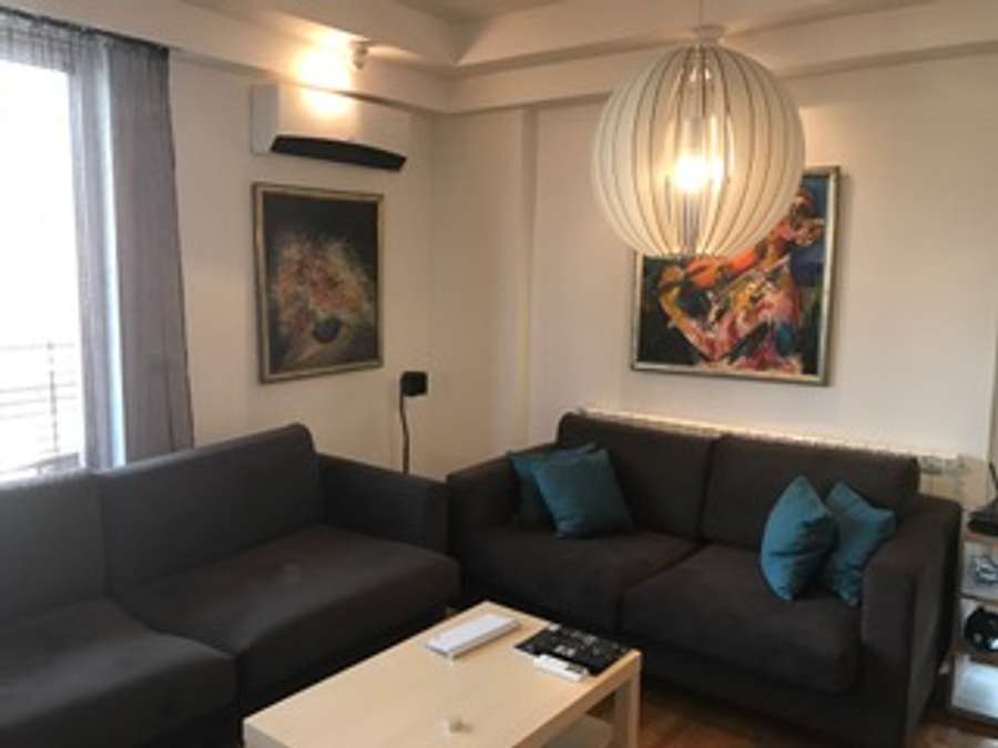 Apartament katër dhomash i ri dhe luksoz në Qendër - 1