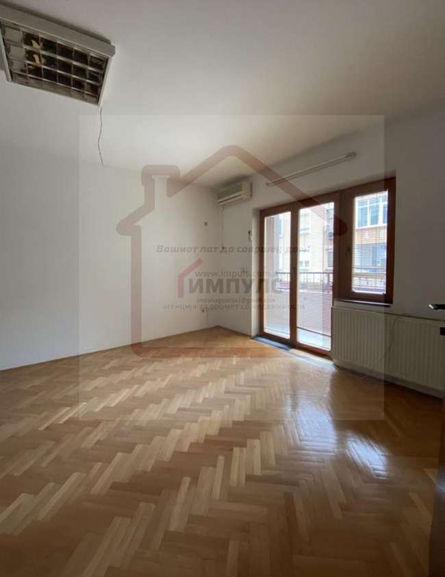 Empty spacious apartment in a super location in the Center - 3