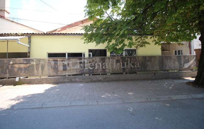 Hapësirë tregtare në një lokacion të shkëlqyer - 3
