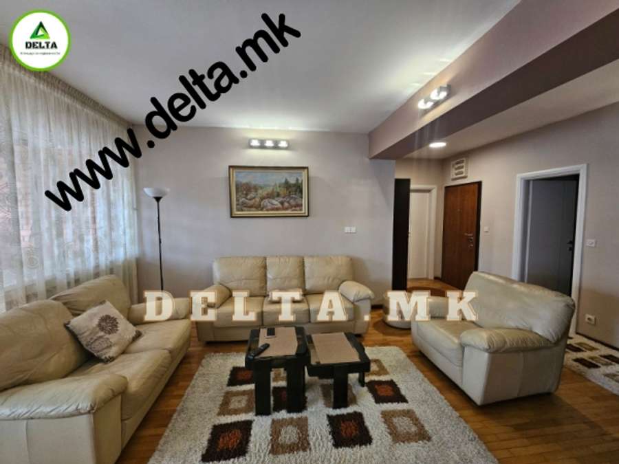 Apartament me tre dhoma gjumi të mobiluar plotësisht në Qendër - 1