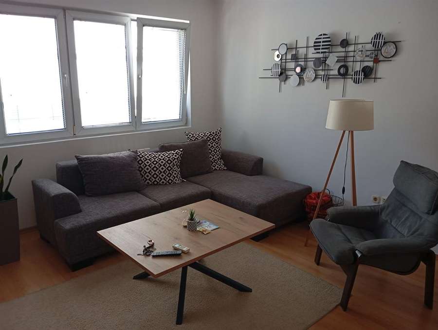 Apartament me dy dhoma gjumi për qira në Qendër - 1
