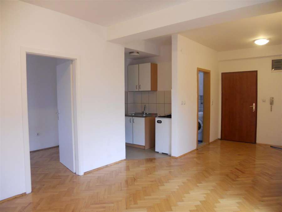 Apartament në Qendër - 1