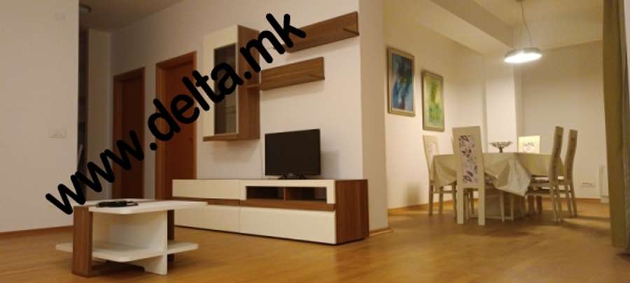 Apartament me tre dhoma gjumi në Qendër - 1