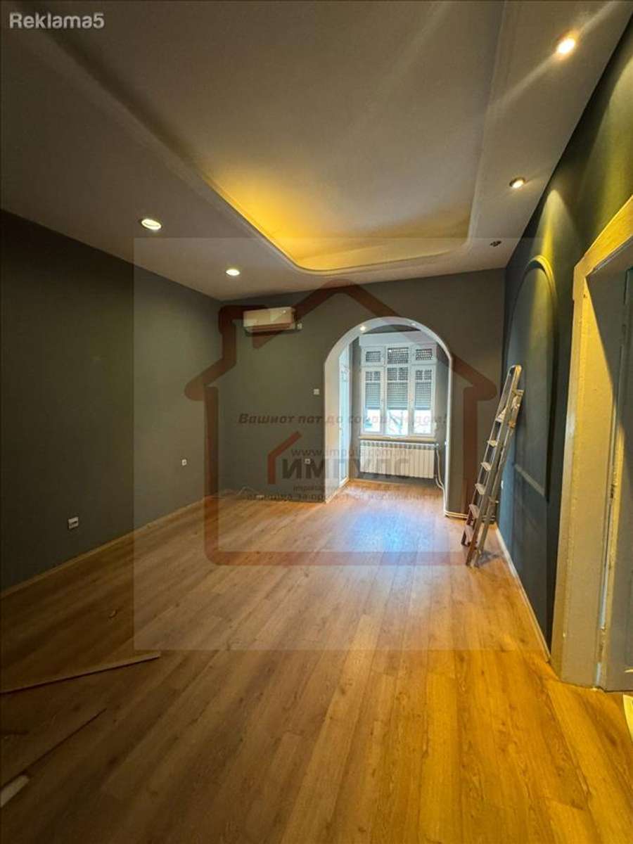 Apartament në rrugën Maqedonia - për hapësirë biznesi - 1