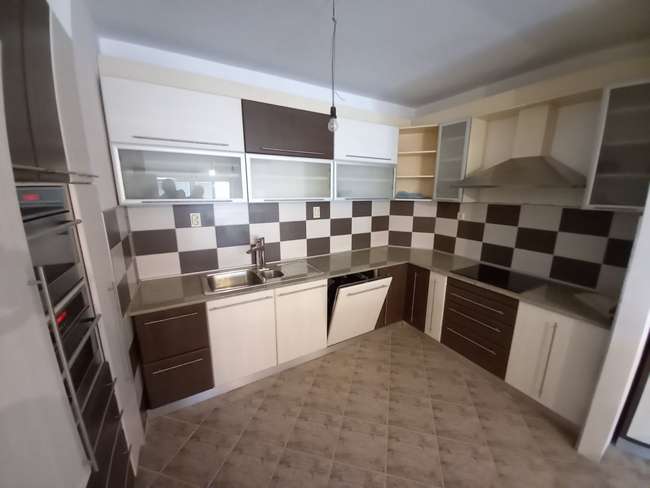 Kukja od 280m2 na 100 metri od ezeroto- ZDRAVESKI - 2