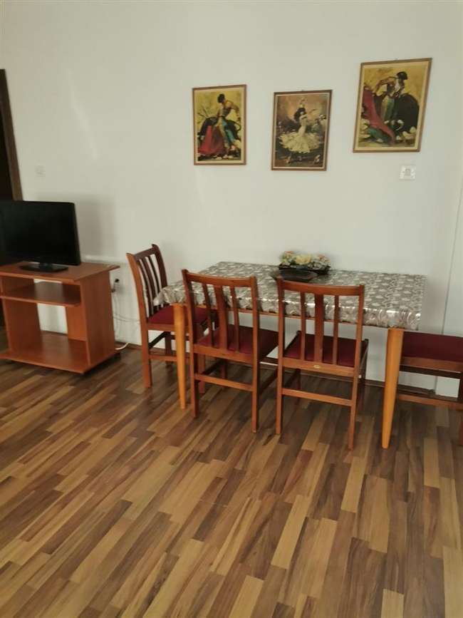 Jepet me qira apartament i ri, i mobiluar me tre dhoma në Qendër - 3