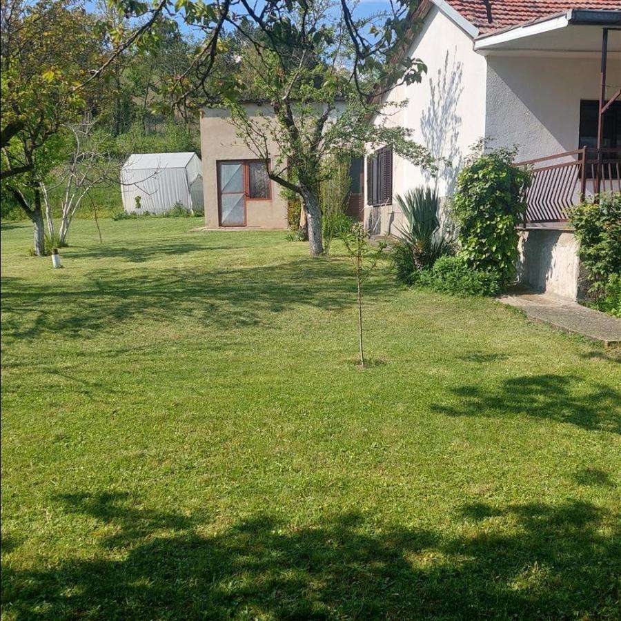 Great offer – house with yard - 1