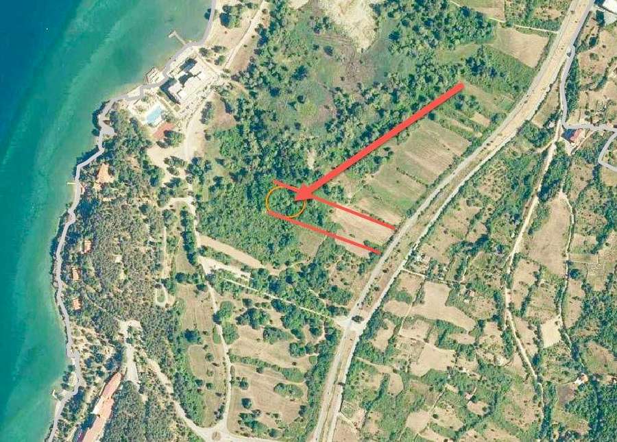 Плац во близина на хотел Парк - 1