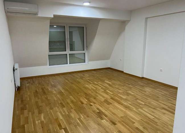 Apartament bosh për qira në Qendër - 3