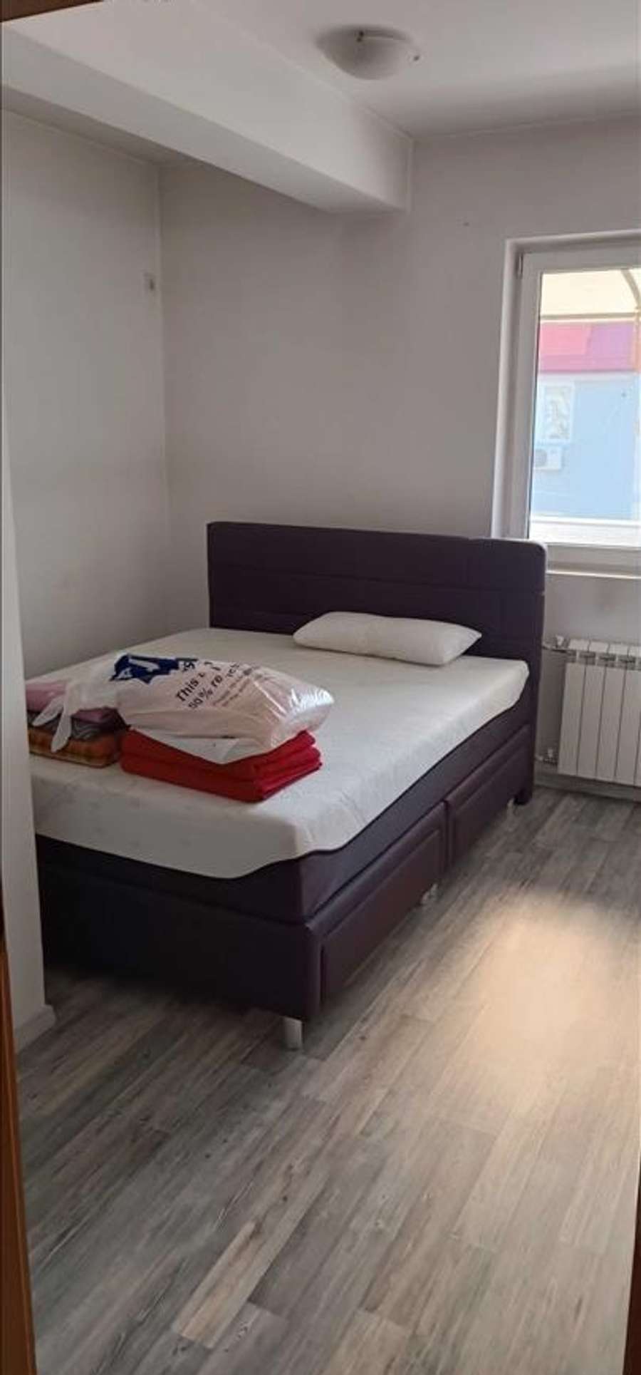Apartament me tre dhoma gjumi pas Kishës Katolike - 1