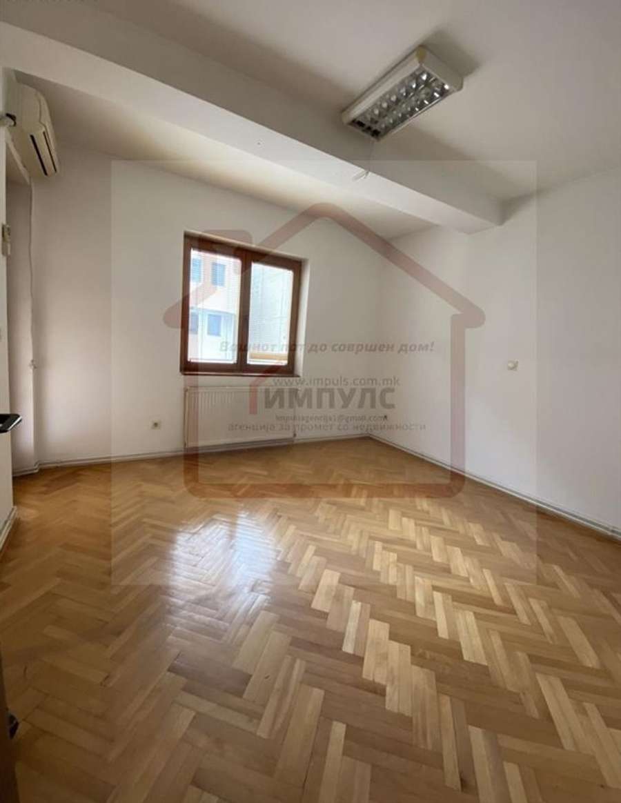 Empty spacious apartment in a super location in the Center - 1