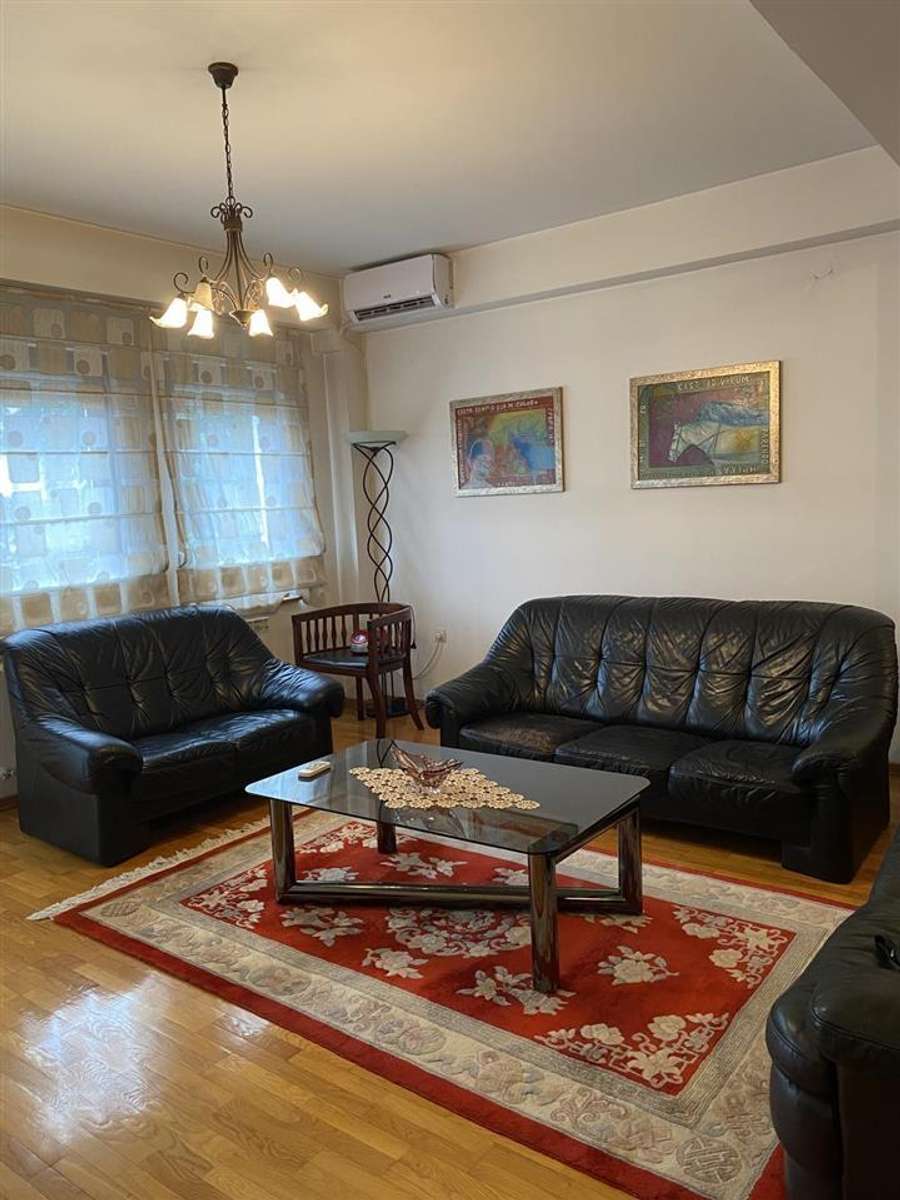 Apartament në Qendër - 1