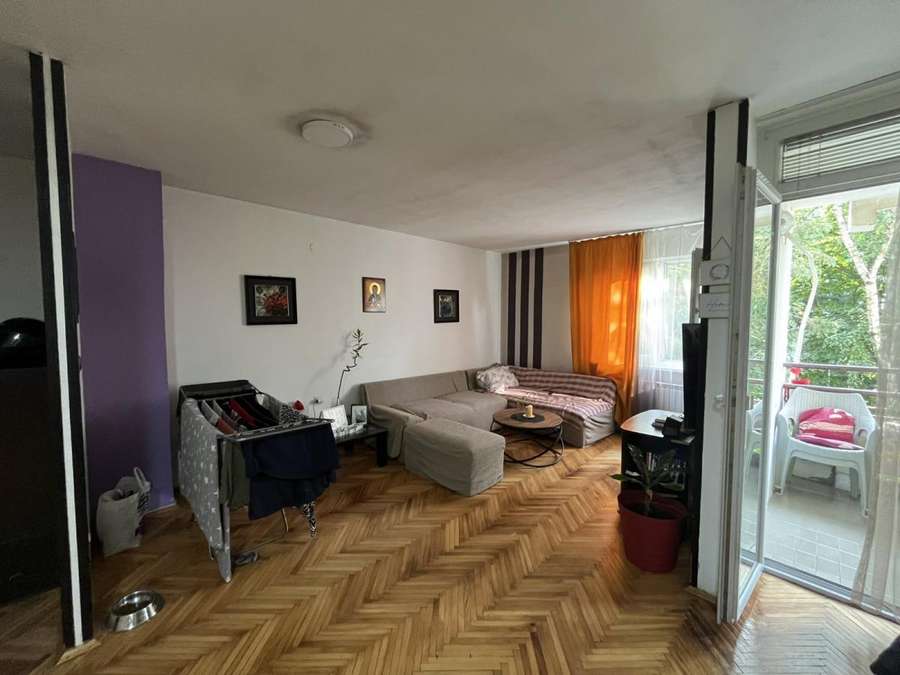 Family apartment in a quiet building - 1