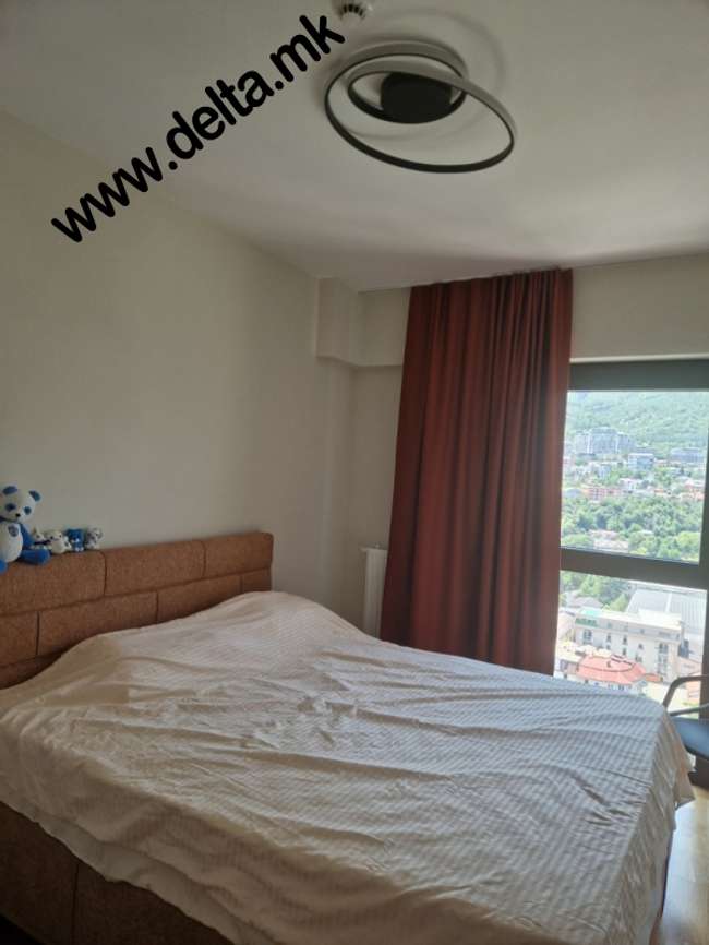 Jepet me qira apartament tre dhomash në qendër, i mobiluar - 3