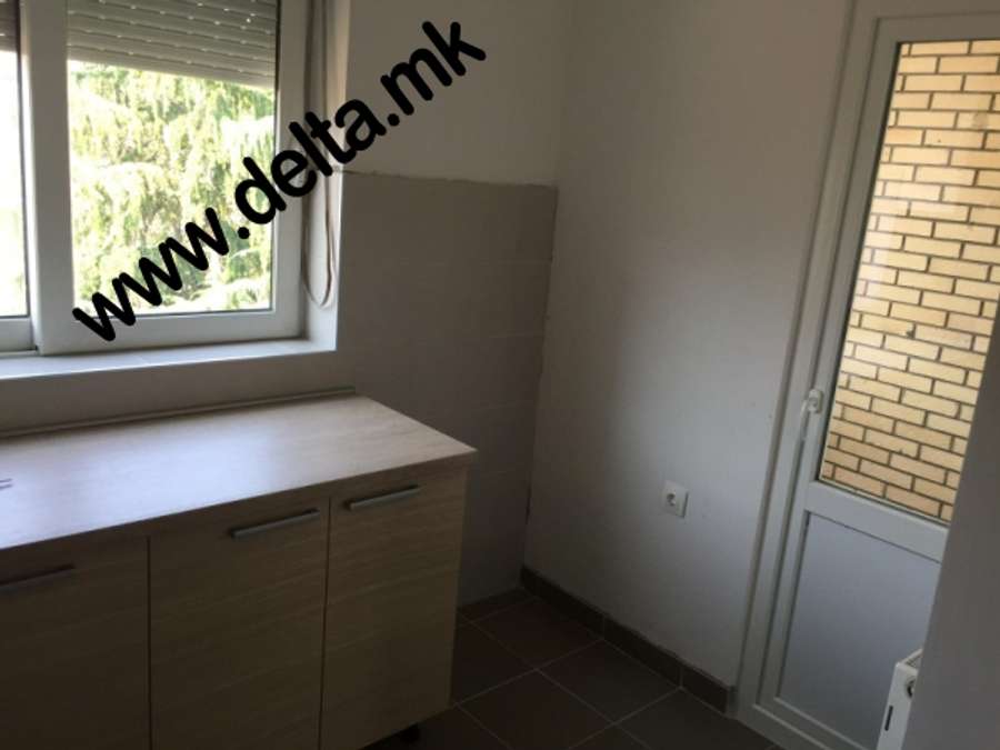 apartament i zbrazët në Qendër - 1