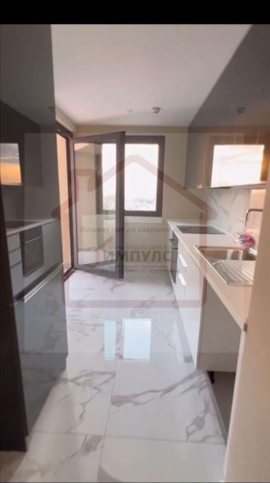 Apartament i zbrazët 4-dhomësh për qëllime biznesi në qendër - 1