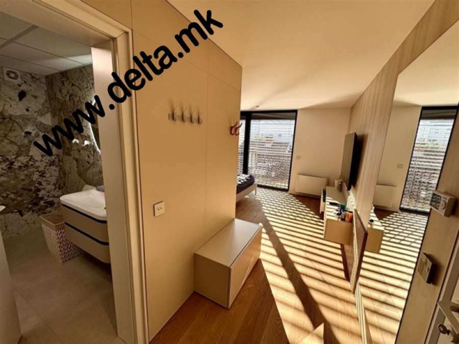 Apartament luksoz me kat të dyfishtë me katër dhoma gjumi - 1