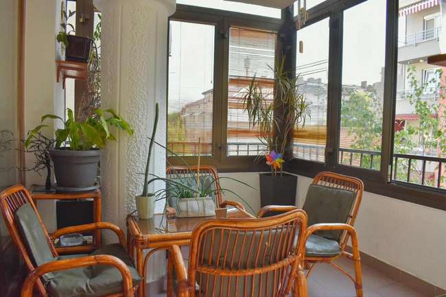 Apartament urban dhe i ndriçuar me garazh pranë Sallës Universale - 3