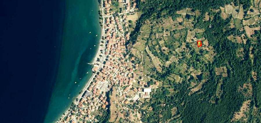 Parcelë me Shtëpizë mbi fshatin Peştan - 1