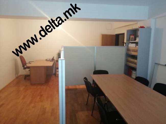 Apartament i zbrazët me 4 dhoma për qëllime biznesi në Qendër - 3