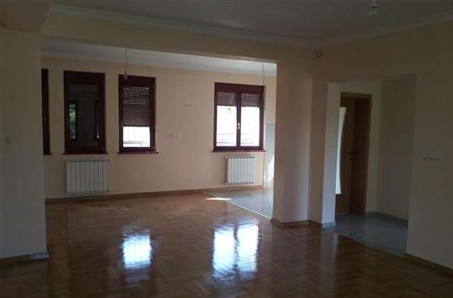 Beautiful house with 550m2 yard - 3