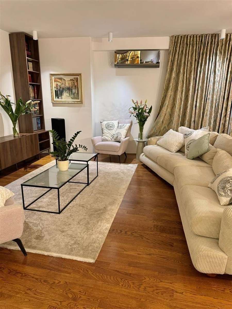 Apartament me katër dhoma në një lokacion tërheqës - 1