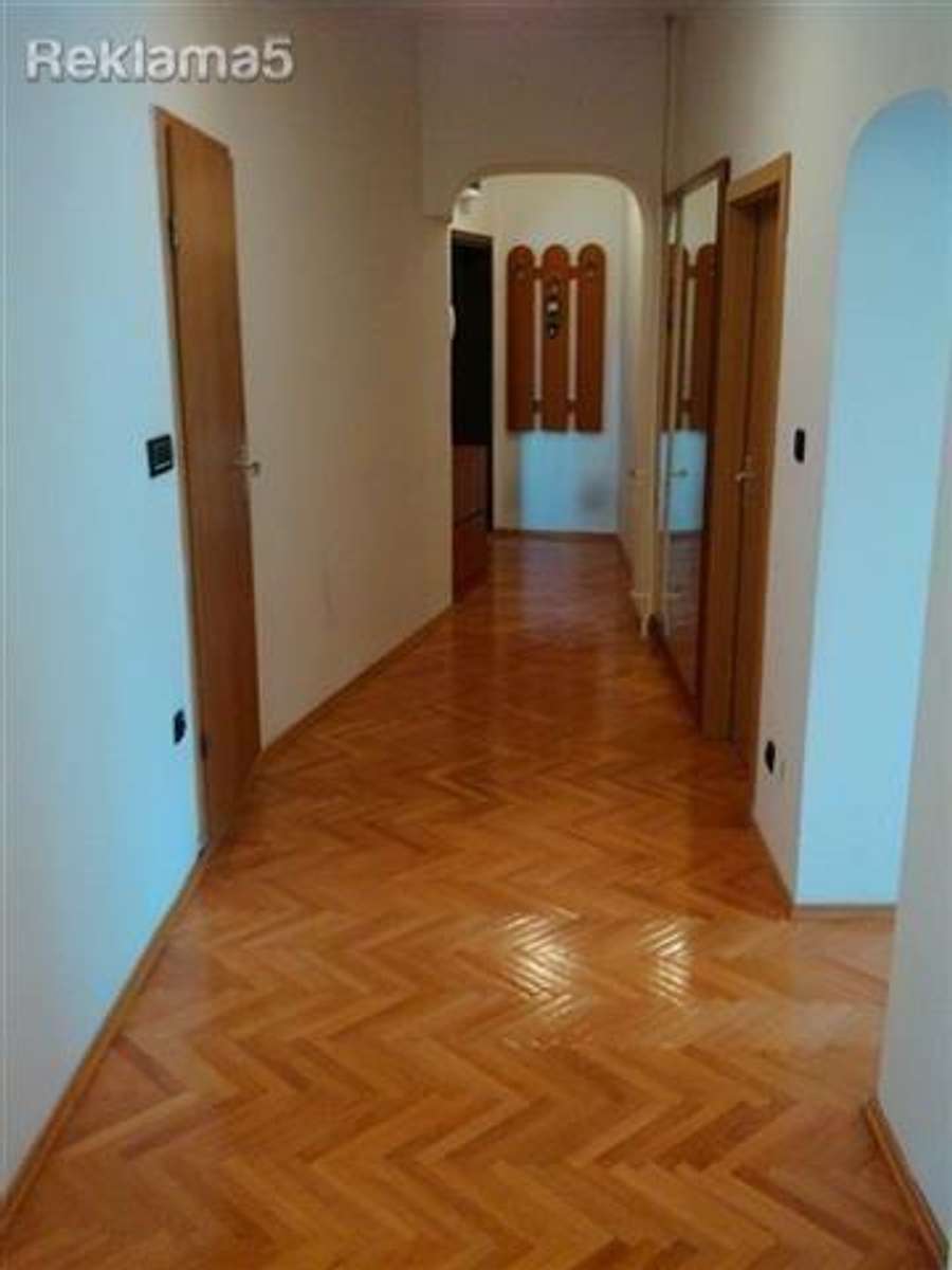 Apartament me tre dhoma në Qendër, Rruga Maqedonia - 1