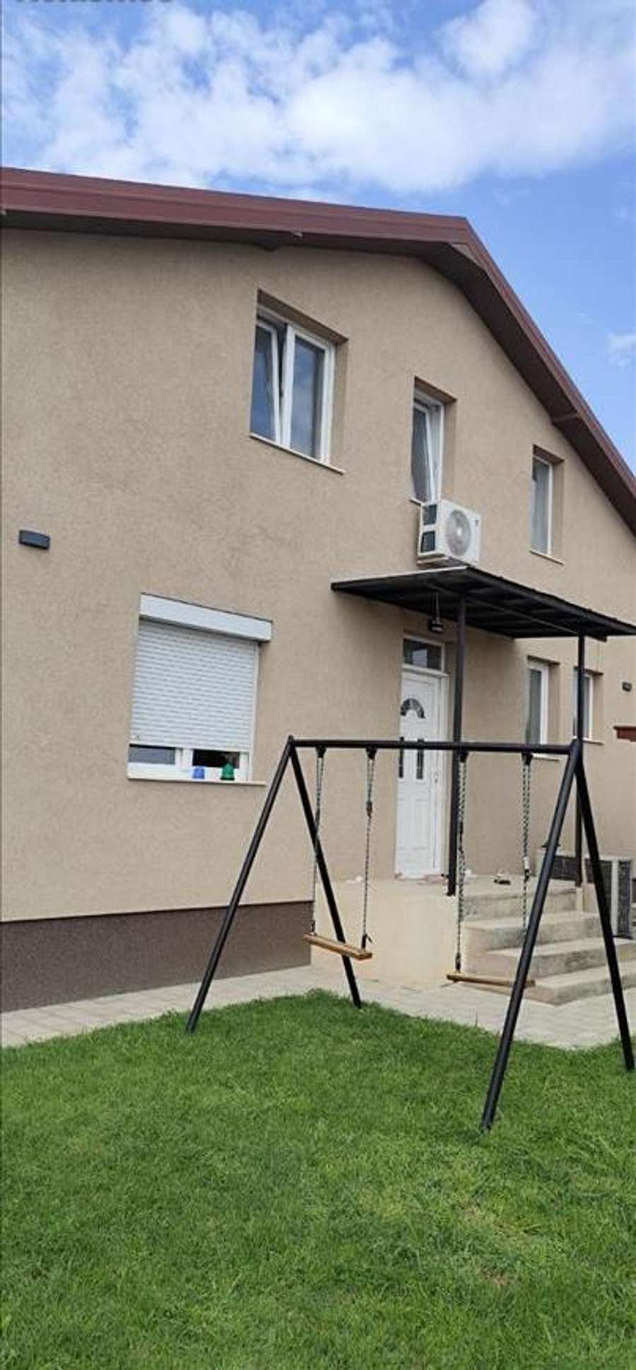 New house with landscaped yard in Jaka - 1