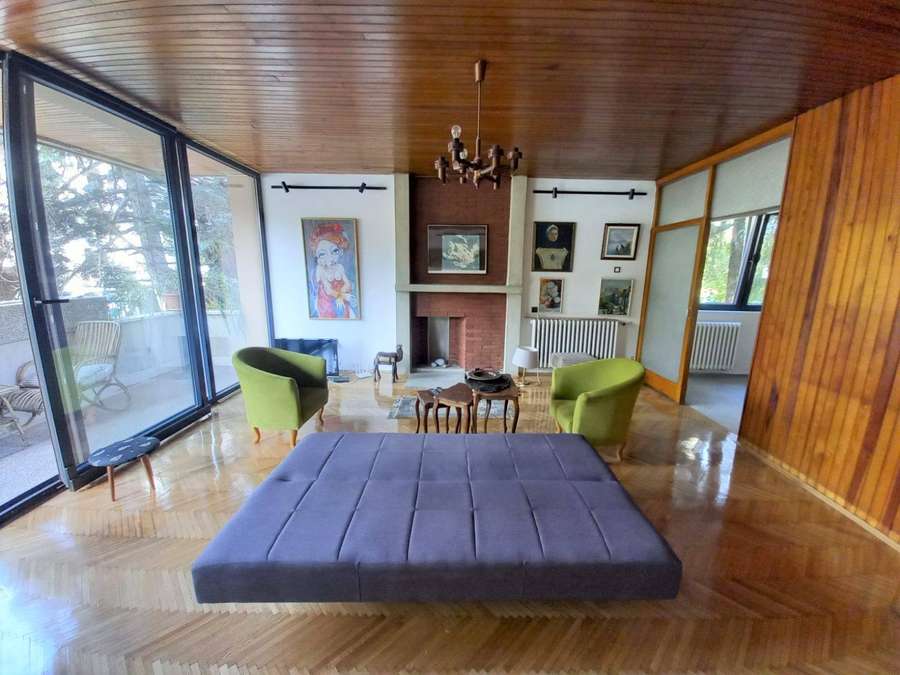 Apartament 120m2 në lokacion të shkëlqyer në Qendër - 1