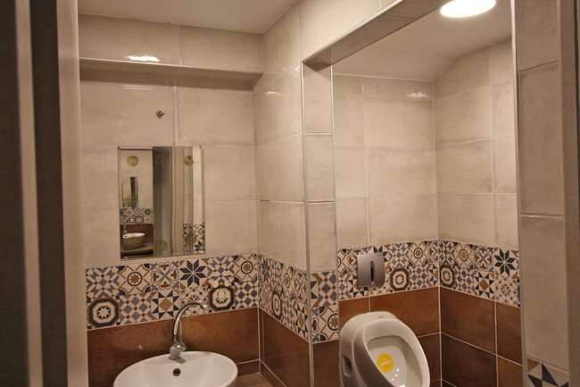 Hapësirë ekskluzive tregtare në qendër të rreptë - 3