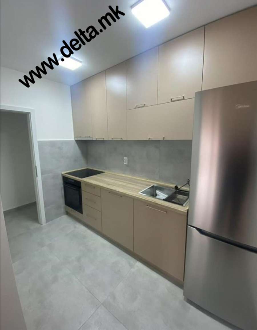 Apartament i zbrazët për zyrë në Debar Maalo - 1