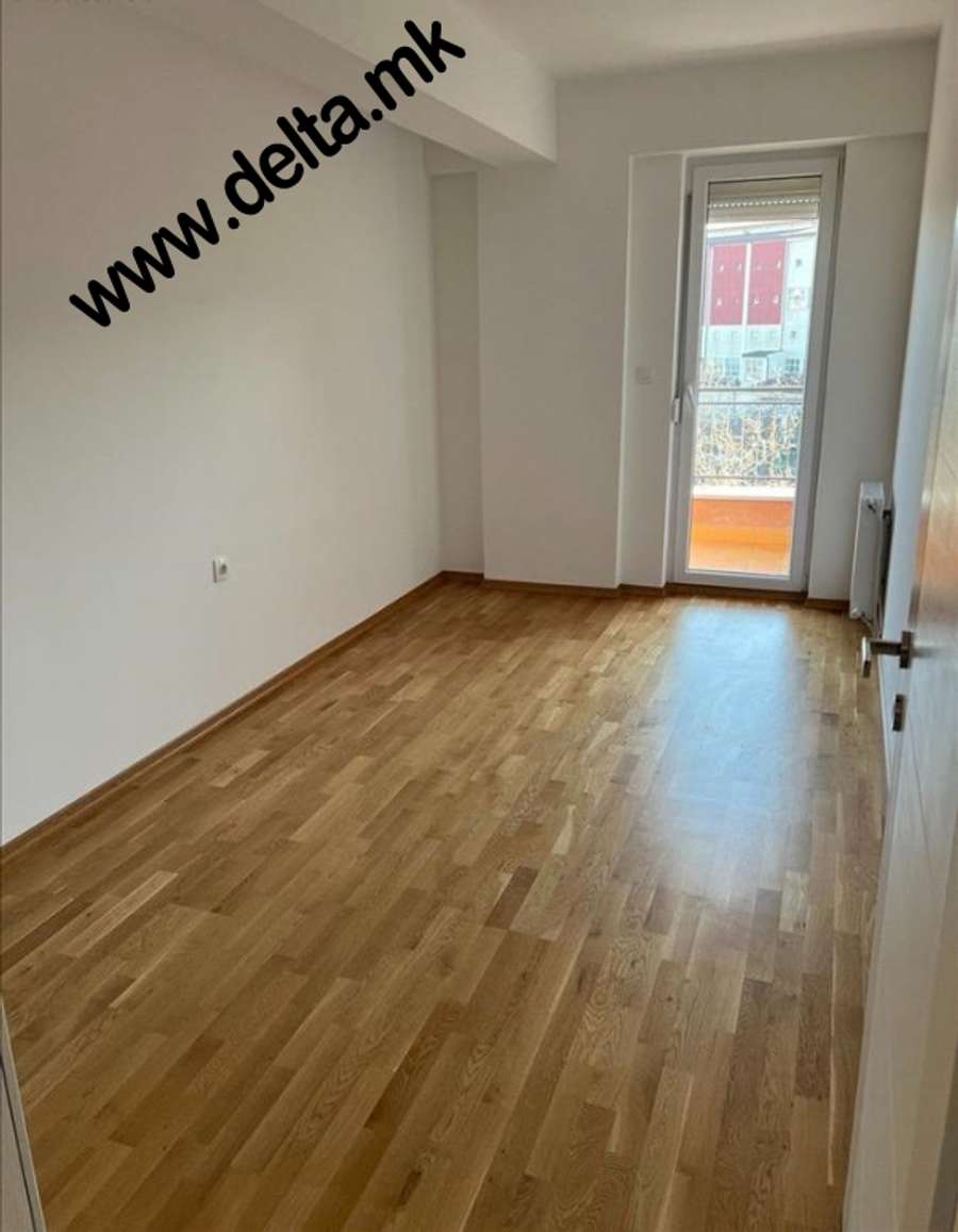 Empty apartment for rent in the Center - 1