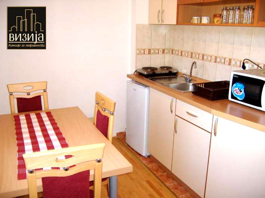 Apartament me 4 njësi 50m nga shëtitorja e qytetit - 1
