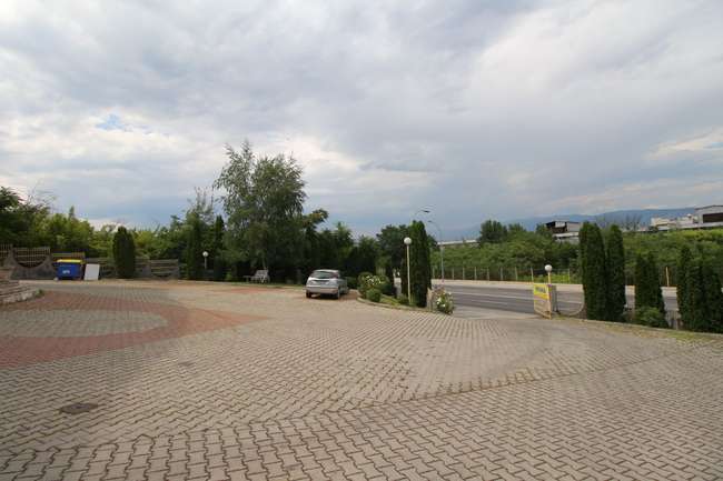Hapësirë Tregtare dhe Magazinë në Pintija - 3